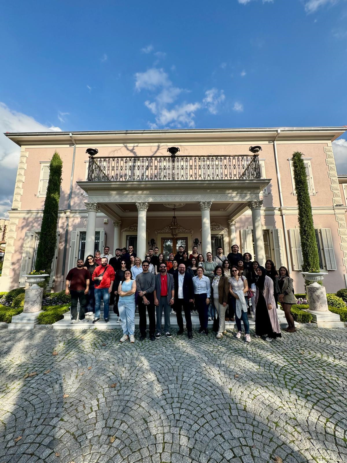 Sanat Tarihi Bölümü Öğrencileri ile İzmir Arkas Sanat Merkezleri ve Smyrna Antik Kenti Gezildi.